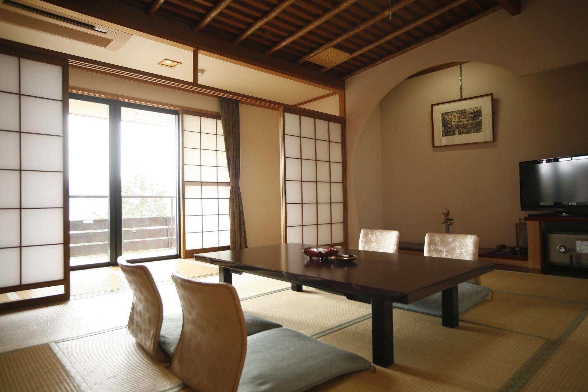 Takayama Kanko Hotel Buitenkant foto